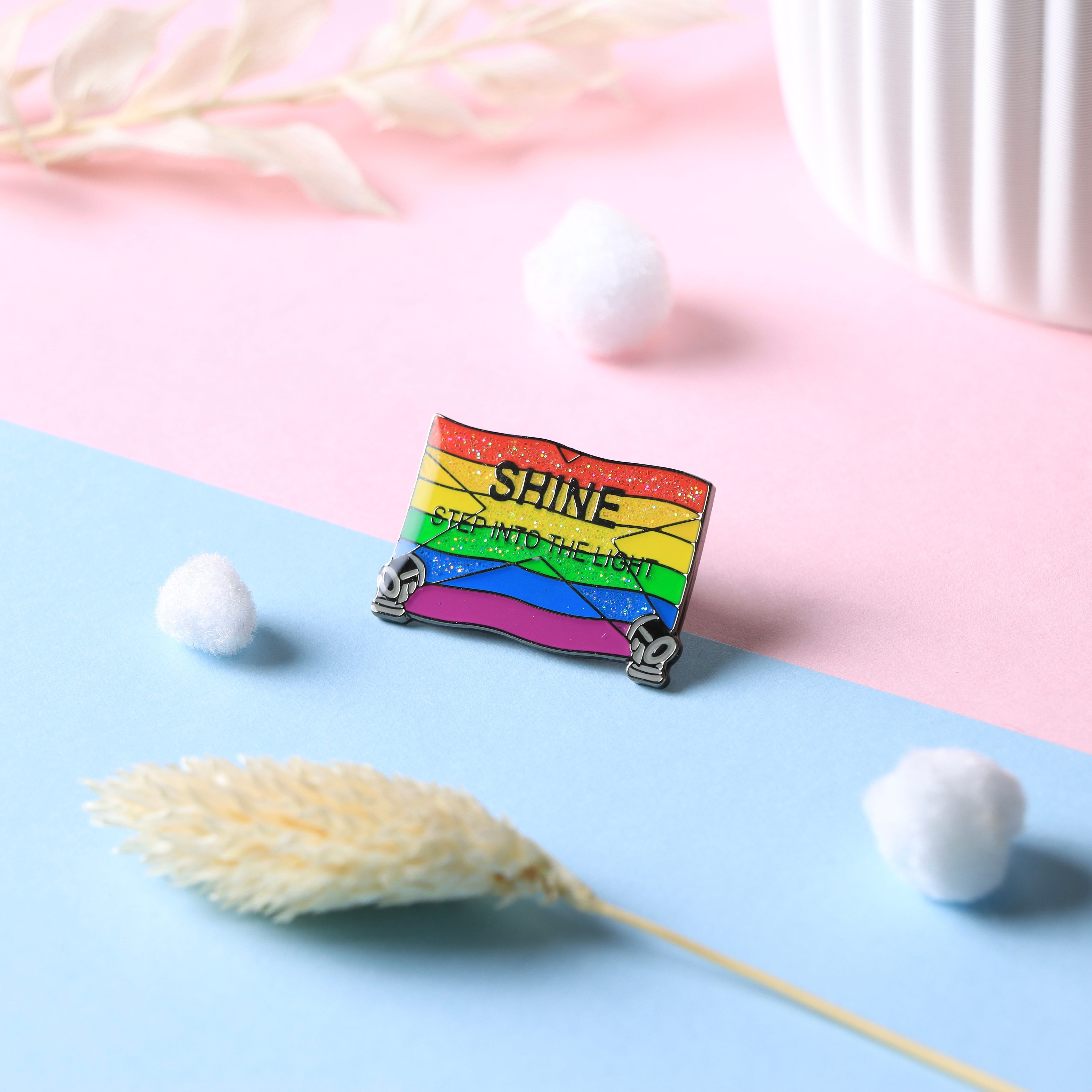 Shine Regenbogen Pin